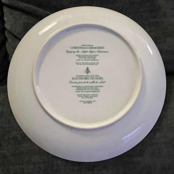 1983 AVON Christmas collector plate - Picture 3 of 3